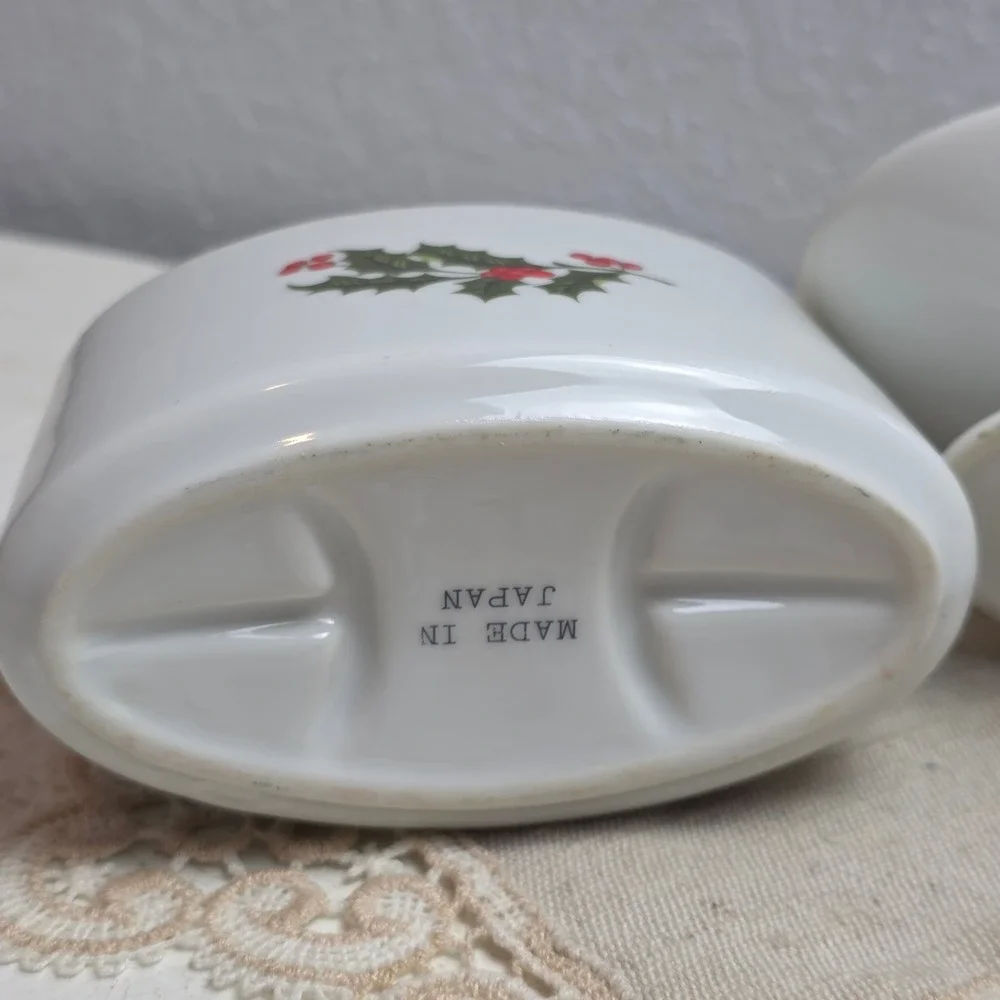 Vintage Christmas Holly Berry Ceramic Toothbrush Holder & Soap Dish Gold Trim